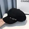 2026 Nuevo Boina Maillard Hace que la Cara se Vea Más Pequeña Versátil Sombrero Octagonal de Pintor Casual Lana Fieltro Delgada Diseño de Ala Curva