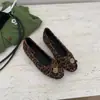 Zapatos bajos de punta redonda para mujer, nuevo estilo de otoño 2026, de suela plana, elegante color negro, adecuados para combinar con faldas, zapatos planos de noche