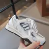 Zapatillas de moda para niñas 2026 primavera y otoño nuevos zapatos de papá para niños mayores, zapatos de malla simple, zapatos casuales transpirables