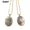Wt-Jn338 Elegante Clásico Gris Natural Blanco Ovalado Concha Figura Femenina Tallada Colgante Collar