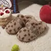 Novas pantufas de algodão da moda com estampa de leopardo pintado para mulheres, perfeitas para outono e inverno, versáteis para o dia a dia, com forro de fleece adicional para aquecimento e solas antiderrapantes, ideais como pantufas pós-parto