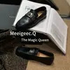 Sapatos de Couro Pretos de Salto Baixo Estilo Coreano para Mulheres, Estilo Britânico 2025 Novos Mocassins Casuais Retro de Bico Redondo para o Dia a Dia