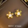 [Set] Nuevo Collar de Acero de Titanio con Flor de Perla de Cinco Pétalos Pendiente de Diamante para Mujer Moda de Nicho Accesorios de Lujo Ligero
