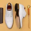 [vip para] zapatos de boda blancos de cuero para novio, con elevador invisible, zapatos de cuero para hombre, formales de negocios, tipo brogue, zapatos para hombre