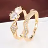 Conjunto de dos piezas de exquisitos anillos de circón con forma de diamante estilo Chanel con un toque de alta gama y patrón de ondas, hechos de cobre puro, un superventas transfronterizo