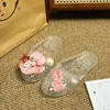 Los accesorios más populares de Corea para zapatos de gelatina zapatos con agujeros decoración de zapatos de cristal transparente flor popular DIY flor para zapatos hebilla para zapatos mujer
