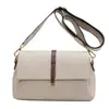 Bolso bandolera de hombro de nicho de moda para mujer otoño/invierno de este año 2026, un bolso cuadrado pequeño único y moderno