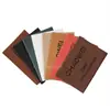 Etiquetas de Cuero Personalizadas, Marcas de Ropa, Estampado en Caliente y Logo en Relieve, Accesorios de Equipaje Hechos a Medida, Venta al por Mayor para Fabricantes, Imitación de Cuero PU