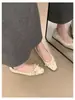 Sapatos Quadrados com Bolinhas Brancas e Aumento de Altura Escondido para Mulheres, Novo da Primavera de 2026 Estilo Francês com Laço Sapatos Gentis para a Noite