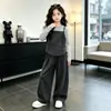 Conjunto de Alças para Meninas Primavera e Outono 2026 Novo Estilo Coreano Moda Calça Wide Leg Conjunto de Três Peças Roupa Infantil Tendência