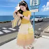 Conjunto para Menina 2026 Novo Estilo Saia Biscoito Fofa Infantil Vestido de Verão para Menina Conjunto de Duas Peças com Suéter de Seda de Gelo Tendência