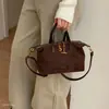 Bolso Retro de Tacto Gamuza para Viajes de Trabajo de Mujer Super Caliente Nuevo Bolso Cruzado Simple de Nicho de un Solo Hombro 2026