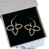 Pendientes de Trébol de Cuatro Hojas Huecos con Circonita Dorada para Mujer de Alta Gama Lujo Ligero Temperamento Pendientes de Tachuela Únicos Hermosos Exagerados Joyería para Orejas
