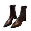 Botines estilizados de punta fina en piel suave, botines cortos de tacón alto adelgazantes para mujer, botines elegantes de piel auténtica con cremallera lateral para invierno