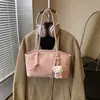 Bolso Tote de Gran Capacidad de Nicho Modelo Nuevo 2026 Bolso de Hombro para Viajes de Trabajo Bolso de Mano Versátil Bolso Grande de Moda Sencillo de Moda