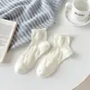 Meias Femininas College Doces Versáteis Moda Japonesa Nova Primavera e Outono Meias Curtas com Pingente Flor de Renda Embossada