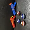 Pistola Giratoria para Niños Nuevo Lanzador Giratorio Luminoso Par Plato de Combate Apilable Pistola de Juguete para Niño 3-6-10 Años