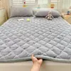2026 Novo Inverno Quente Leite Fleece Estampado Espessado Macio Colchão Inverno Mais Veludo Protetor Almofada de Cama Estudante