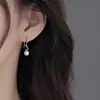Pendiente de botón de plata con gancho para la oreja de perla en espiral para mujer pendientes de plata de ley S925 diseño de nicho sentido de diseño lujo ligero estilo frío nueva joyería para la oreja
