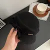 Chapéu coco chique com aba virada para cima, corrente de contas, topo côncavo para mulheres, chapéu de feltro de lã merino para inverno, chapéu bucket elegante com laço nas costas