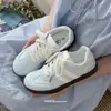 Tênis Retro Forrest Gump para mulheres, novos tênis casuais brancos versáteis para primavera e outono de 2026, tênis casuais femininos de estilo campus com blocos de cor