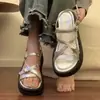 Sandalias Romanas Antideslizantes Versátiles Estilo Coreano para Mujer 2026 Verano Nuevas Plataforma de Nicho Plateadas Sandalias de Punta Abierta con Suela Gruesa