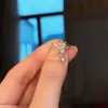 Pinza para Oreja de Mariposa Estrella Super Brillante de Circonita, Diseño de Nicho, Simple y Elegante, Brazalete de Oreja Único para Mujer, Accesorio de Oreja Versátil y Dulce