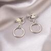 Pendientes de Clip Elegantes y Versátiles para Mujeres Sin Perforaciones, Adecuados para el Viaje Diario, con un Toque de Lujo Ligero de Alta Gama, Diseño Triangular