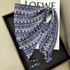 Popular Nueva Bufanda Triangular Doble Capa Satén Estilo Coreano Chal Pequeño Protector de Cuello Suave y Sedoso Bufanda de Seda Pequeña Bufanda de Mujer Venta al Mayoreo