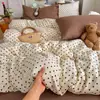 Juego de cuatro piezas de algodón lavado con lunares estilo ins, fresco y sencillo, funda nórdica y sábana de algodón puro, juego de tres piezas de algodón para dormitorio estudiantil 4
