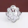 Anel de luxo feminino com flor de cristal de diamante artificial e zircônia, acabamento de alto brilho, fabricado com requinte, exclusivamente para vendas transfronteiriças, direto do fabricante