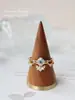 "Corolla Pálida" Anel de Broto em Forma de V com Zircônia Estilo Japonês Mesmo Estilo Simples Versátil Anel Empilhável Anel de Luxo Leve