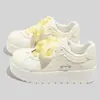 Zapatillas de Suela Gruesa Bell 2026 Nuevo Otoño para Mujer con Puntadas de Encaje, Zapatos Blancos Casuales Versátiles de Nicho B3201