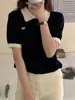 2025 Estilo Coreano Simple Top Pequeño Bordado de Moda Cuello Polo Manga Corta Borde de Color Contrastante Diseño Camisa Pequeña de Punto Estilo Versátil
