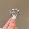 Broche Cauda de Peixe de Luxo Leve e de Alta Qualidade, Corsage de Design de Alta Qualidade com Cristal de Imitação, Acessórios de Alfinete de Pérola de Imitação Modernos e Exquisitos