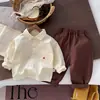 Ropa Deportiva al por Mayor para Niños, Conjunto de Tres Piezas de Nueva Colección Primavera-Otoño, Camisa a Rayas con Cuello para Niños Guapos, Chaleco de Punto con Elefante