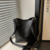 Bolso de Diseño de Nicho de Alta Gama para Mujer 2025 Nueva Moda Bolso Cubo Versátil Popular Bolso de Hombro Sencillo para el Trabajo