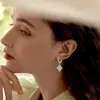 Brincos Quadrados de Diamante Prateados Estilo Coreano Nova Moda para Mulheres, Brincos Transfronteiriços Europeus e Americanos, Presilhas de Orelha de Zircônia Brilhantes, Brincos Atacado