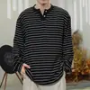 Camisa básica de manga larga a rayas, holgada, de cuello Henley para hombre, de alta gama, a la moda, moderna, de nicho y elegante para otoño