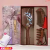 Caja de Regalo Morada Qi del Este de Tres Piezas, un Regalo Práctico para Mamá, Peine Masajeador con Airbag, la Primera Opción para Regalos Navideños para Niñas