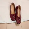 Zapatos planos de cuero genuino estilo retro francés con pliegues, punta cuadrada y tacón grueso para mujer con hebilla dorada, adecuados para ir al trabajo y elegantes