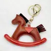 Llavero Creativo de Pony Año del Caballo 2025 Colgante de Caballo Mecedora Relleno de Cuero
