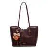 Bolso de mano retro de alta gama, un bolso de hombro elegante y moderno con gran capacidad, perfecto para la temporada otoño/invierno 2026