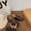Mocasines de Piel Sintética Plisados de Punta Redonda con Diseño de Nicho Estilo Británico Retro Lujo Ligero Zapatos Pequeños Versátiles de Piel Nuevos 2026