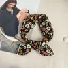 Pañuelo de Seda Pequeño Cuadrado Floral de Algodón para Primavera y Verano Estilo Japonés Margarita Negra Pañuelo Pequeño Estilo Coreano Estilo Mori Diadema para el Cabello de Niña