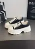 Zapatos Blancos de Piel de Vaca de Primera Capa Otoño 2026 Nuevo Estilo Zapatos con Plataforma para Aumentar Estatura Versátiles Zapatos Deportivos Casuales Cómodos para los Pies Zapatos de Mujer