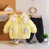 Abrigo de Algodón con Forro Polar para Niñas 2026 Ropa de Invierno Elegante Nueva para Niñas Chaqueta de Algodón Estilo Coreano INS Conjunto Grueso de Tres Piezas 1
