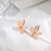 Estilo Ins europeo y americano diseño de nicho pendientes de pétalo tridimensional retro temperamento venta al por mayor pendientes de oro de 18k regalo de Año Nuevo
