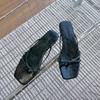 Chanclas de Cuero Genuino 2026 Verano Nueva Moda Sandalias Pequeñas de Alta Gama para Exteriores para Mujer Casual Versátil Estilo Francés