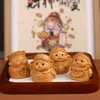 Talladas en madera de ciprés chino, estas figuritas estilo caricatura de "Viaje al Oeste" de Tang Sanzang, Wukong y Bajie son adornos de escritorio curativos y recuerdos culturales y creativos de zonas pintorescas.